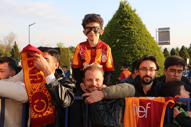 Galatasaray'ı Samsun'da çok sayıda taraftar karşıladı (DHA)