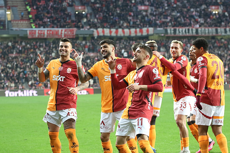 Yunus Akgün'ün gol sevinci (DHA)