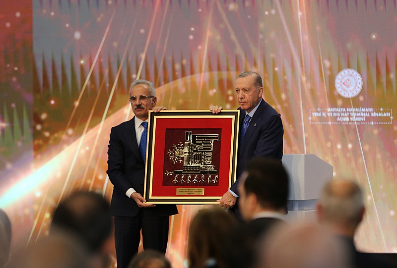 Başkan Erdoğan, Antalya Havalimanı Yeni İç ve Dış Hat Terminal Binalarının Açılış Töreni'nde konuştu. (AA)