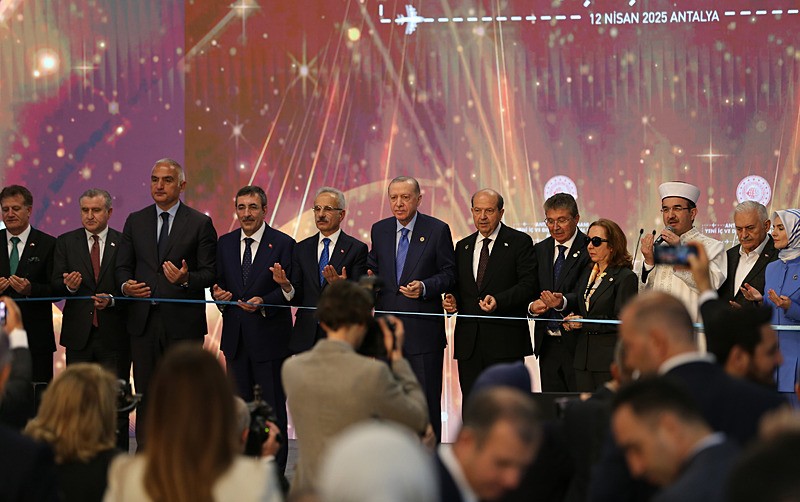 Başkan Erdoğan, Antalya Havalimanı Yeni İç ve Dış Hat Terminal Binalarının Açılış Töreni'nde konuştu. (AA)