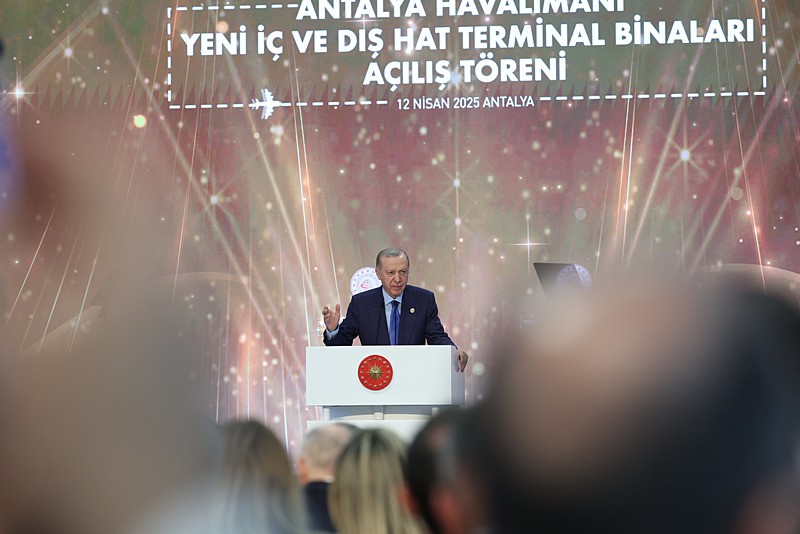 Başkan Erdoğan, Antalya Havalimanı Yeni İç ve Dış Hat Terminal Binalarının Açılış Töreni'nde konuştu. (AA)