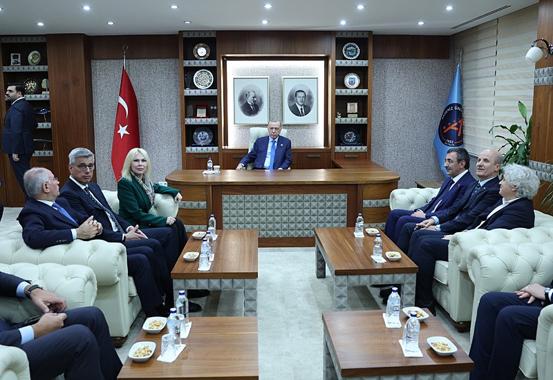 Başkan Erdoğan, Akdeniz Üniversitesi'ni ziyaret etti. (AA)