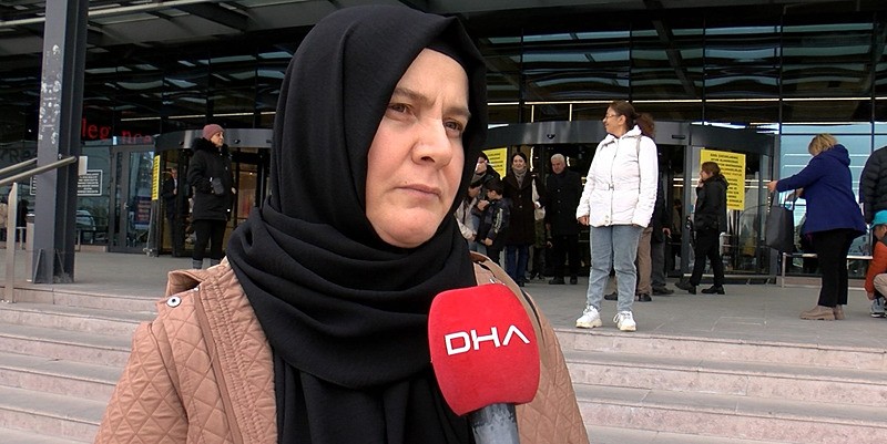 down-sendromlu-mert-affan-oyun-alanina-alinmamisti-vicdan-sizlatan-olayda-4-calisan-gozaltina-alindi-ilk-vukua-1744488950717.jpeg Özel gereksinimli çocukların aileleri down sendromlu çocuğun alınmadığı oyun alanının bulunduğu alışveriş merkezi önünde protestoda bulundu. Anne Hatice Sühela Y. de basın açıklamasına katıldı. (DHA)