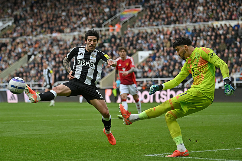 Altay Bayındır (AFP)