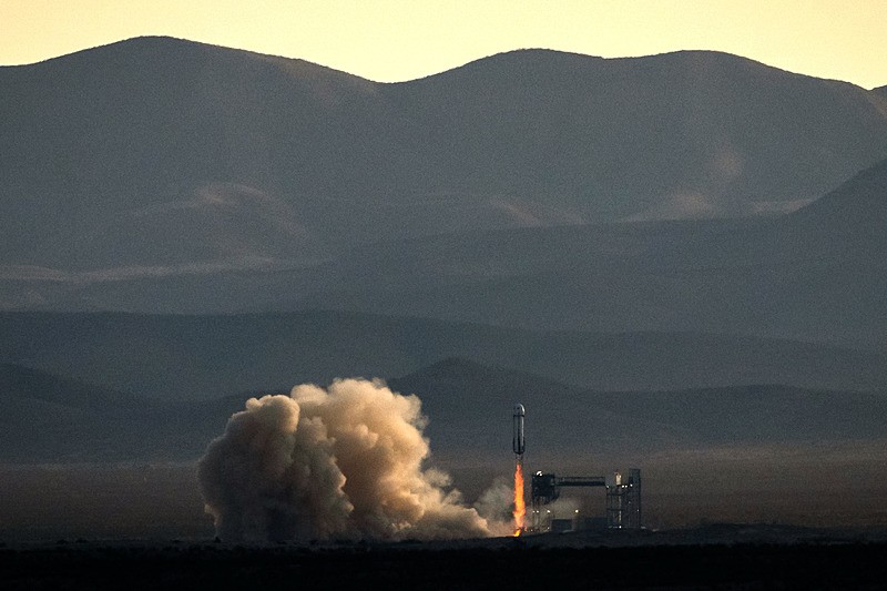  Katy Perry ve Lauren Sanchez, Blue Origin'in ile uzaya gitti. (AFP)