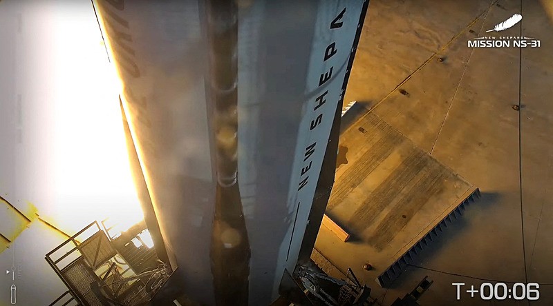  Katy Perry ve Lauren Sanchez, Blue Origin'in ile uzaya gitti. (AFP)