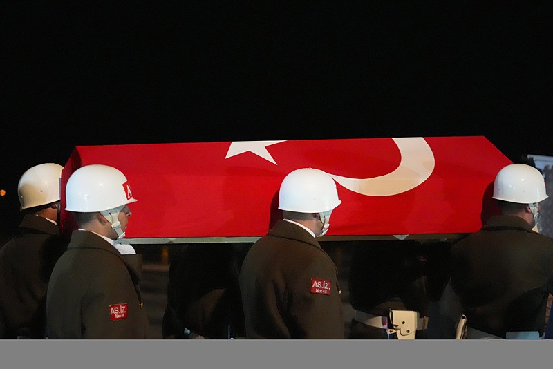 Pençe-Kilit Operasyonu bölgesinde şehit olan Piyade Uzman Çavuş Tokyürek'in naaşı Erzurum'a getirildi. (AA)