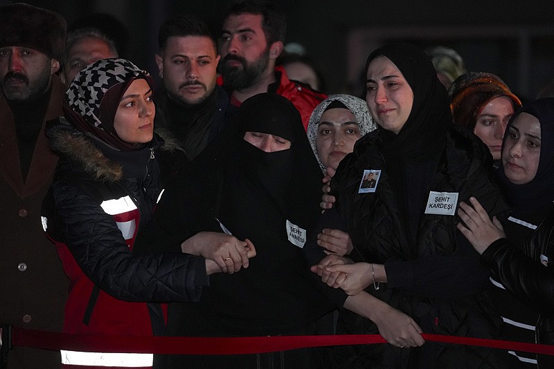Pençe-Kilit Operasyonu bölgesinde şehit olan Piyade Uzman Çavuş Tokyürek'in naaşı Erzurum'a getirildi. (AA)