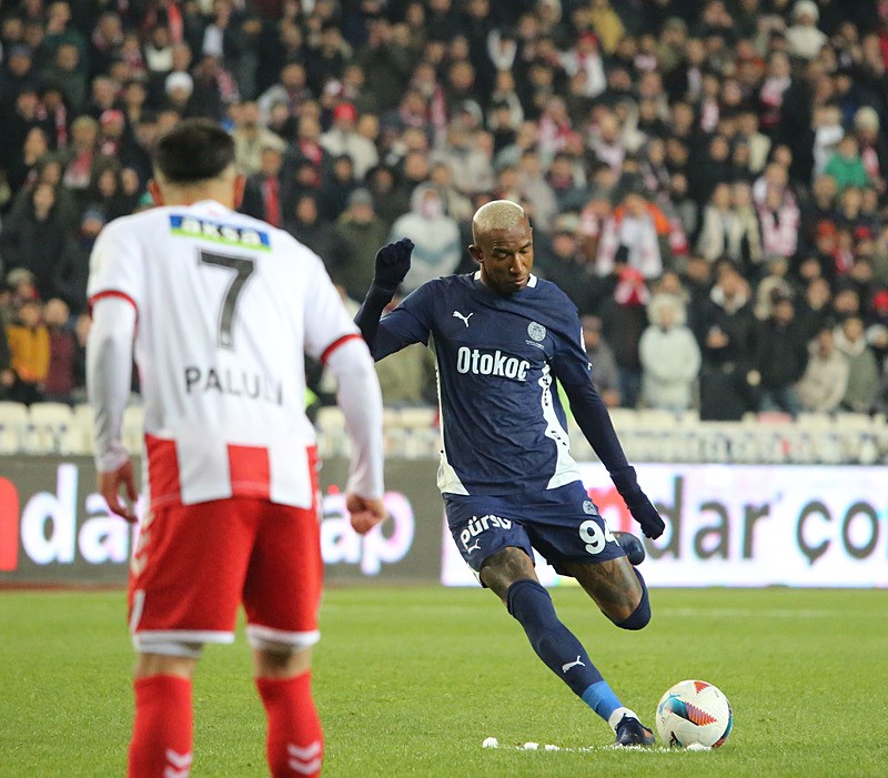 Sarı-Lacivertliler'in devre arasında kadrosuna kattığı Brezilyalı yıldız Anderson Talisca. (İHA)