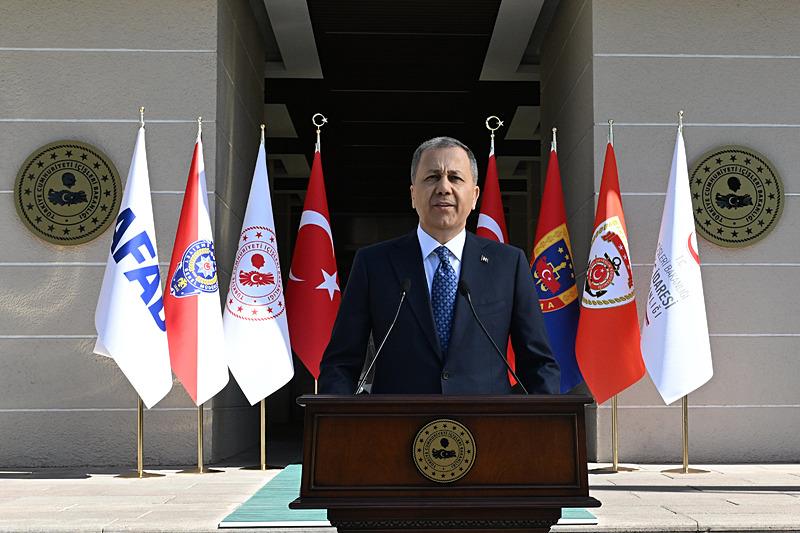 İçişleri Bakanı Ali Yerlikaya, uluslararası suç örgütlerine yönelik eş zamanlı düzenlenen ʺOrkinos-Bulutʺ operasyonuna ilişkin basın açıklamasında bulundu (Fotoğraf: AA)