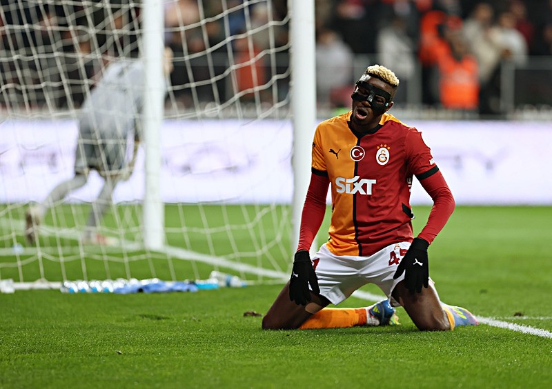 Sarı-Kırmızılılar, Nijeryalı yıldızın olası adreslerinden birisi olan PSG’ye gözünü dikti. (AA)
