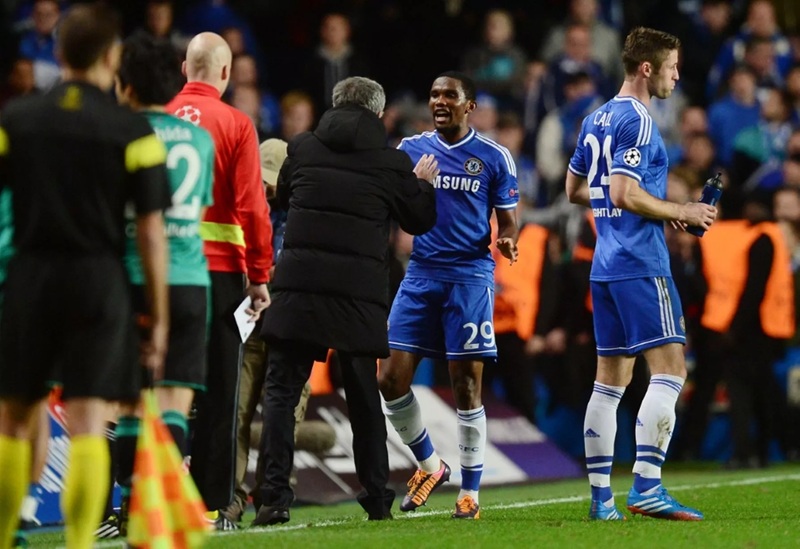 Samuel Eto'o ve Jose Mourinho (The Mirror)