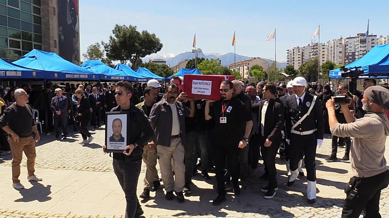 Şehit Esat Koyuncu için Antalya Emniyet Müdürlüğü bahçesinde tören düzenlendi (Fotoğraf: AA)
