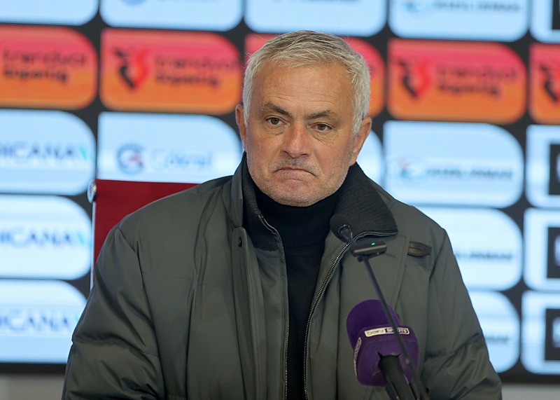 teknik direktör Jose Mourinho ile yola devam etmeyi düşünen Sarı-Lacivertli yönetimin bir yandan da yeni sezon planlamasına başladığı belirtiliyor. (AA)
