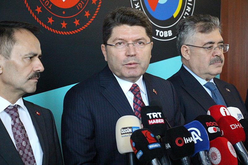 Adalet Bakanı Yılmaz Tunç, bugün Kocaeli'nin İzmit ilçesinde gerçekleştirilen 'Yargı ve İş Dünyası' başlıklı sempozyuma katıldı (Fotoğraf: DHA)