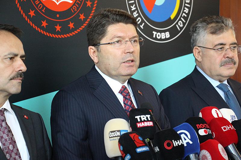 Adalet Bakanı Yılmaz Tunç, bugün Kocaeli'nin İzmit ilçesinde gerçekleştirilen 'Yargı ve İş Dünyası' başlıklı sempozyuma katıldı (Fotoğraf: DHA)