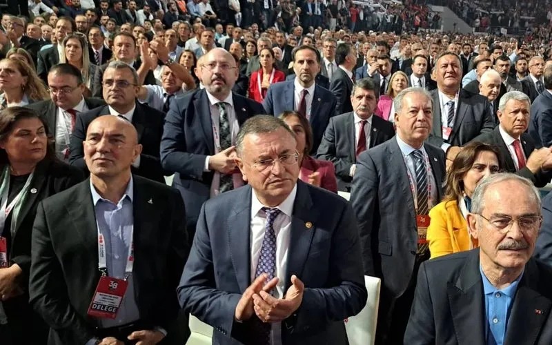 Lütfü Savaş ve bazı CHP delegeleri kurultayın iptali için dava açtı (Takvim.com.tr)