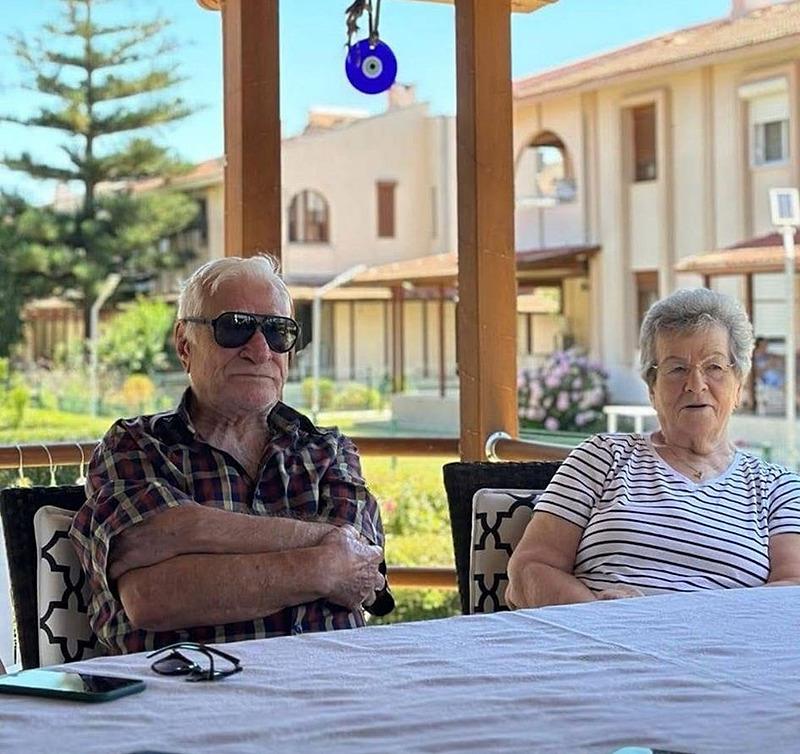 Teknik Direktör Ersun Yanal, annesi Bahriye Yanal'ın vefatından 1 hafta sonra babası Ural Yanal'ı da kaybetti (Fotoğraf: İHA)