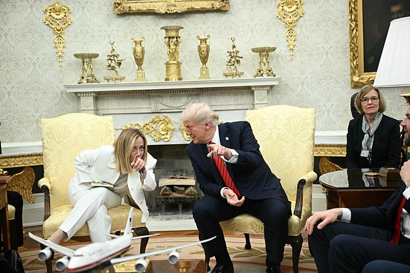Washington'da Donald Trump Giorgia Meloni görüşmesi. (AFP)