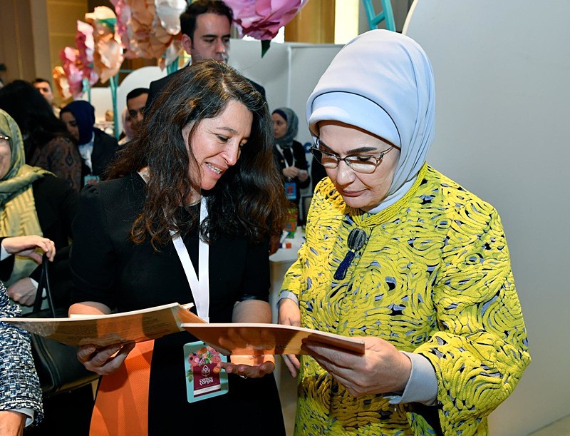 Emine Erdoğan, TOGEMDER'in geleneksel ʺCemre Çarşısıʺnın açılışına katıldı. (AA)