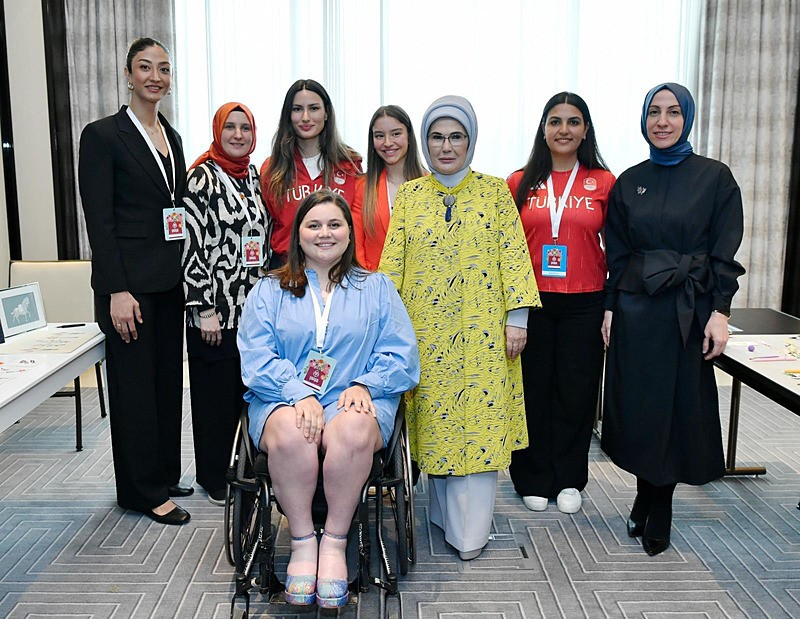 Emine Erdoğan, TOGEMDER'in geleneksel ʺCemre Çarşısıʺnın açılışına katıldı. (AA)