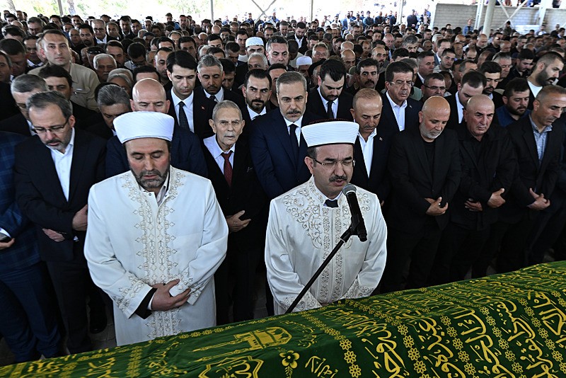 Eski Dışişleri Bakanı Çavuşoğlu'nun babası Osman Çavuşoğlu için cenaze töreni düzenlendi. (AA)