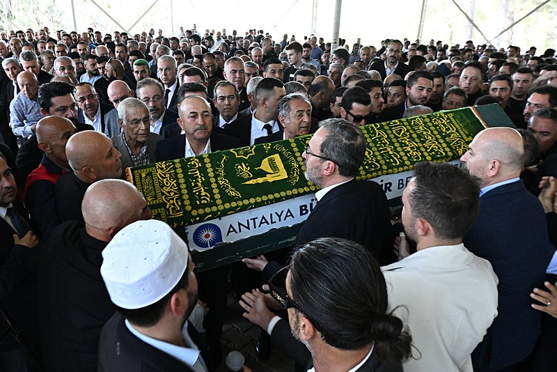 Eski Dışişleri Bakanı Çavuşoğlu'nun babası Osman Çavuşoğlu için cenaze töreni düzenlendi. (AA)
