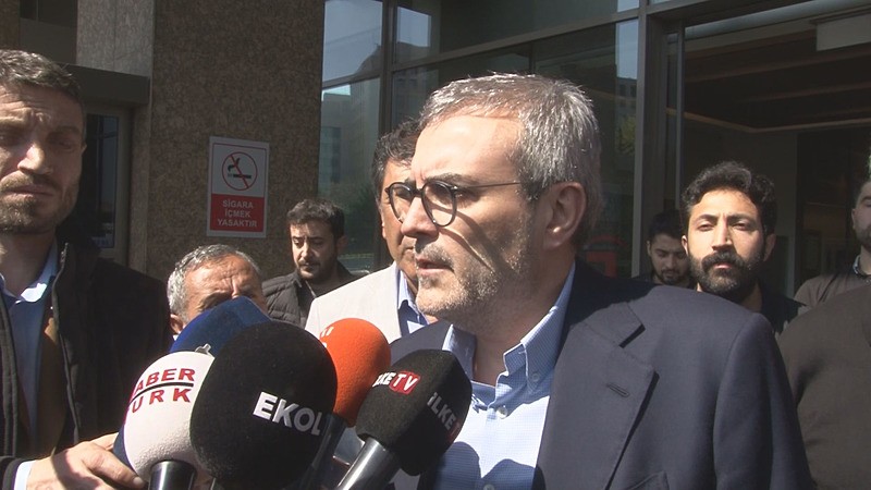 AK Parti MKYK Üyesi Mahir Ünal, Sırrı Süreyya Önder'i hastanede ziyaret etti. (DHA)