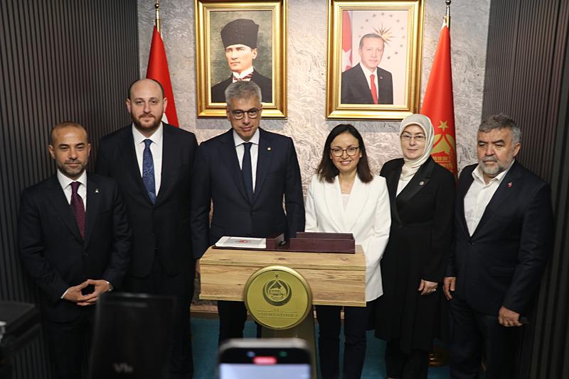 Sağlık Bakanı Kemal Memişoğlu, Yalova'daki programları kapsamında Valiliği ziyaret etti (AA)