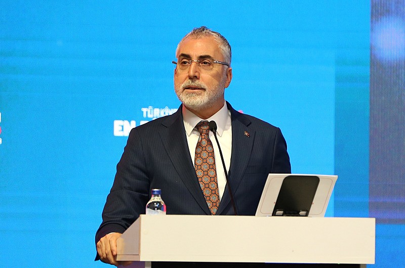 909 kanser ilacı geri ödeme listesine alındı! Çalışma ve Sosyal Güvenlik Bakanı Vedat Işıkhan duyurdu. (AA)