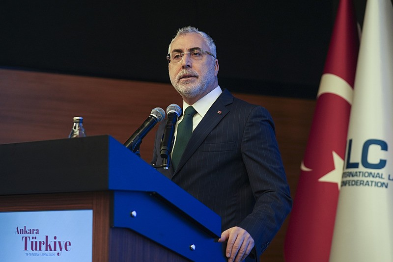 909 kanser ilacı geri ödeme listesine alındı! Çalışma ve Sosyal Güvenlik Bakanı Vedat Işıkhan duyurdu. (AA)