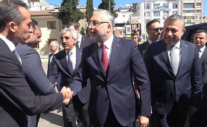 909 kanser ilacı geri ödeme listesine alındı! Çalışma ve Sosyal Güvenlik Bakanı Vedat Işıkhan duyurdu. (İHA)