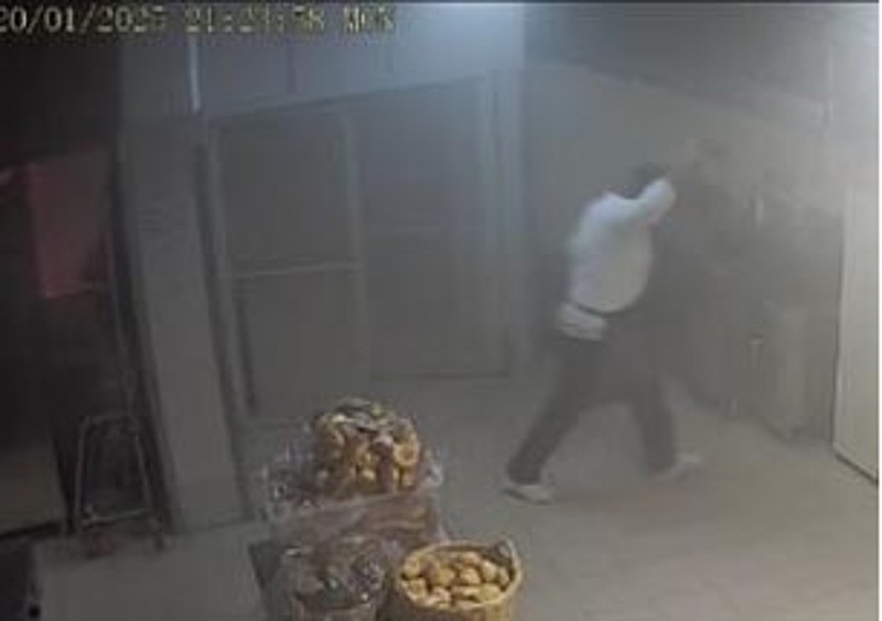 Grand Kartal Otel'de 78 kişinin öldüğü yangın faciasında mutfak personelinin yangın esnasında kaçtıkları anlar güvenlik kamera görüntülerine yansıdı. (DHA)