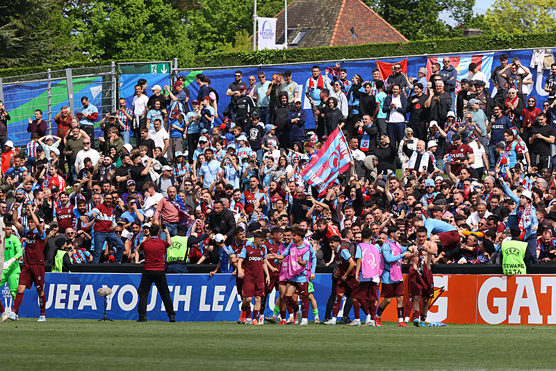 Trabzonspor U19'un gol sevinci (AA)