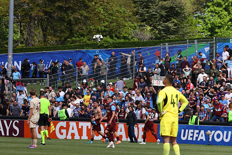 Trabzonspor U19 Türk futbol tarihine geçti (AA)