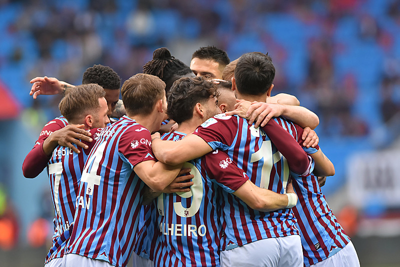 Trabzonspor'un gol sevinci (AA)