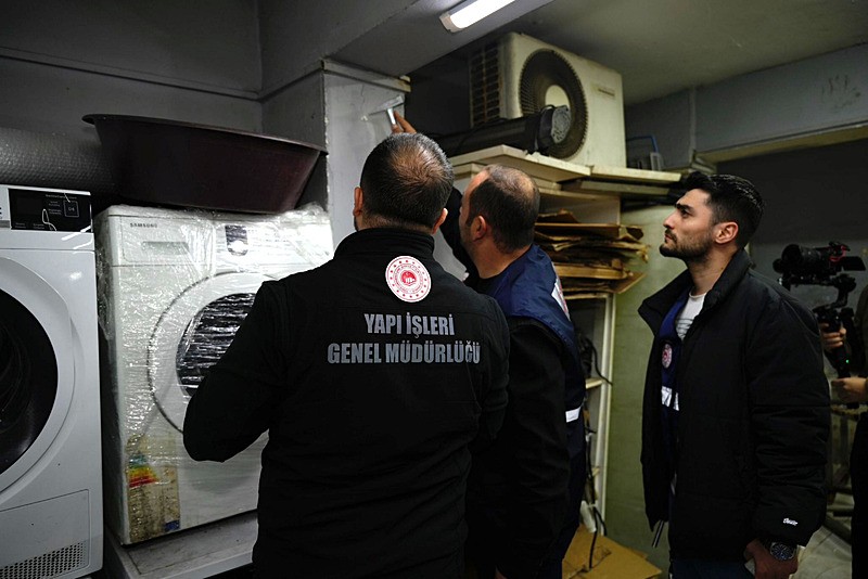 İstanbul'da 6.2 ve 5.9'luk iki deprem sonrası 18 bin 74 binada hasar tespit incelemesi yapıldı (Takvim.com.tr)