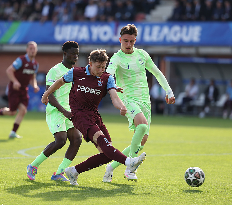trabzonspor-u19-barcelona-u19-maci-kac-kac-bitti-ts-mac-sonucu-1745864023880.jpeg