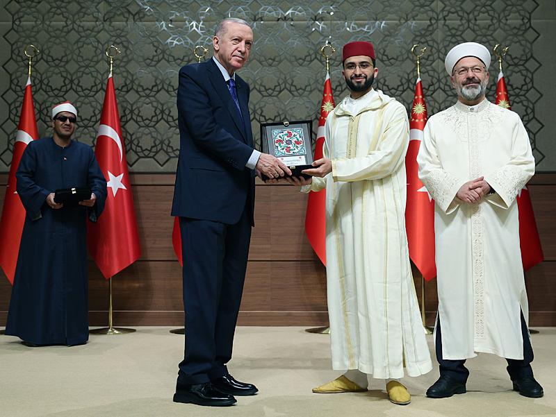 Başkan Erdoğan, Uluslararası Kur'an-ı Kerim'i Güzel Okuma Yarışması programına katıldı. (AA)
