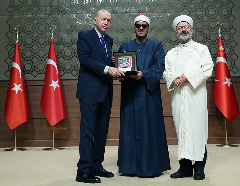 Başkan Erdoğan, Uluslararası Kur'an-ı Kerim'i Güzel Okuma Yarışması programına katıldı. (AA)