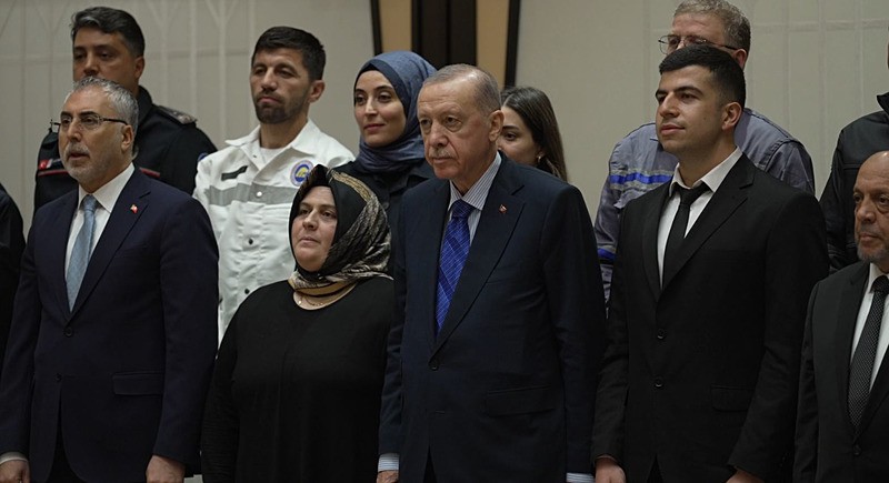 Başkan Erdoğan, 1 Mayıs Emek ve Dayanışma Günü dolayısıyla işçi, memur ve işveren temsilcilerini Cumhurbaşkanlığı Külliyesi'nde kabul etti (AA)