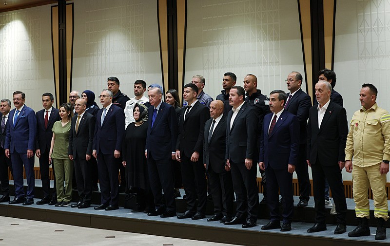 Başkan Erdoğan, 1 Mayıs Emek ve Dayanışma Günü dolayısıyla işçi, memur ve işveren temsilcilerini Cumhurbaşkanlığı Külliyesi'nde kabul etti (AA)