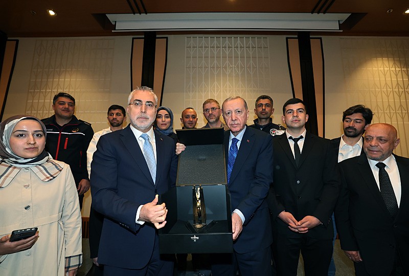 Başkan Erdoğan, 1 Mayıs Emek ve Dayanışma Günü dolayısıyla işçi, memur ve işveren temsilcilerini Cumhurbaşkanlığı Külliyesi'nde kabul etti (AA)