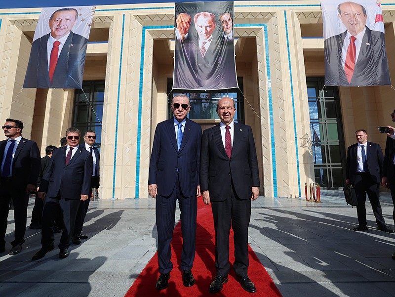 Cumhurbaşkanı Recep Tayyip Erdoğan ve KKTC Cumhurbaşkanı Ersin Tatar, KKTC Cumhuriyet Yerleşkesi Açılış Töreni'ne katıldı. (AA)