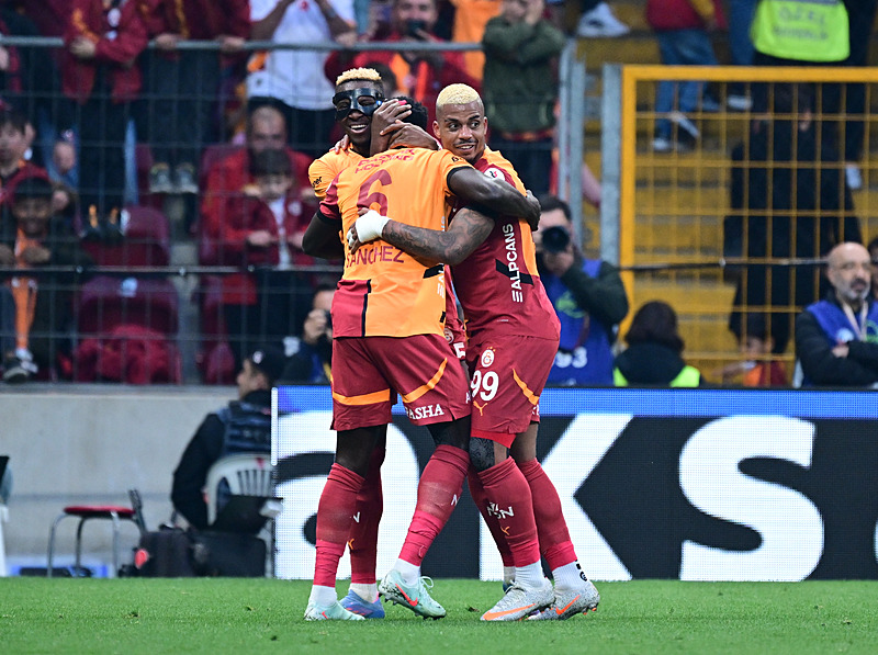 Victor Osimhen'in gol sevinci (AA)