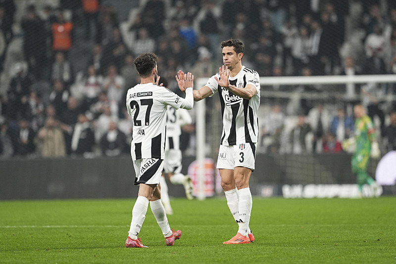 Gabriel Paulista ve Rafa Silva (AA)