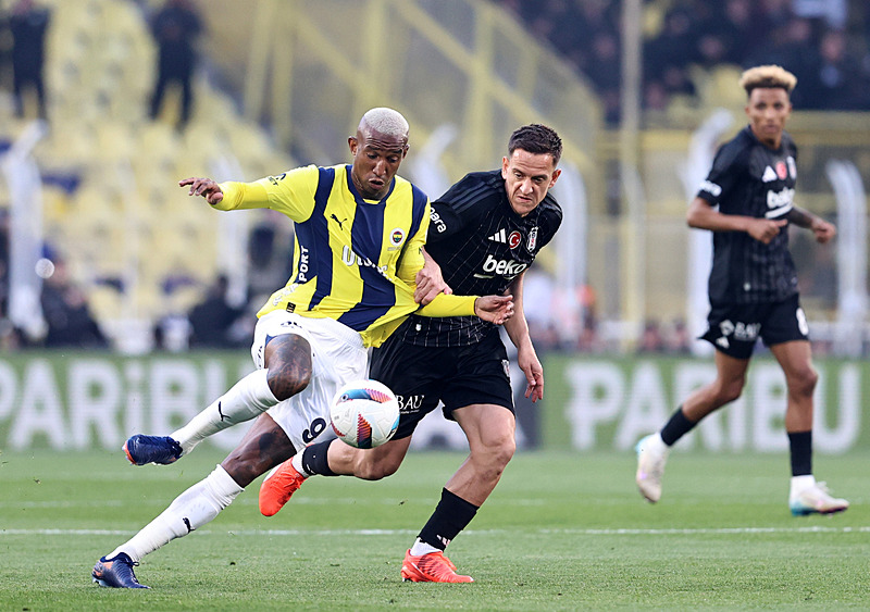 Amir Hadziahmetovic ve Anderson Talisca (AA)
