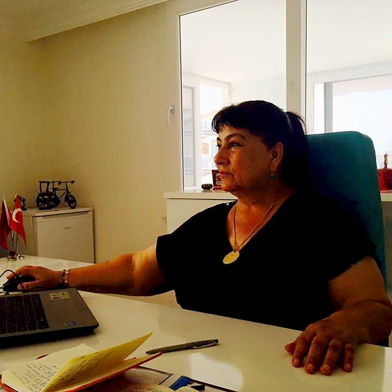 Özel’e saldırı şüphelisinin öldürdüğü evlatlarının öğretmeni, yaşananları anlattı. (DHA)