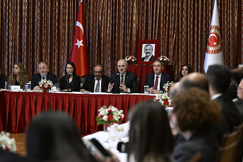 TBMM Başkanı Kurtulmuş'tan Sırrı Süreyya Önder için DEM Parti'ye Meclis'te taziye ziyareti