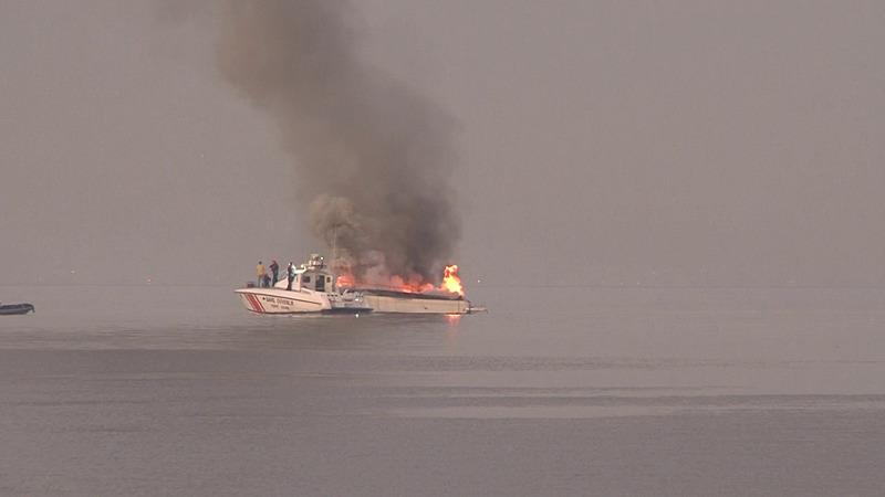 İstanbul Tuzla marinada 4 tekne alev alev yandı. (DHA)